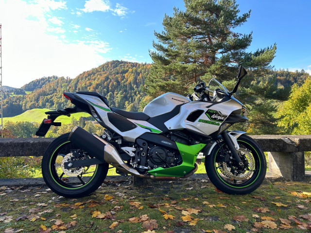 KAWASAKI Ninja 7 Hybrid Sport Vorführfahrzeug