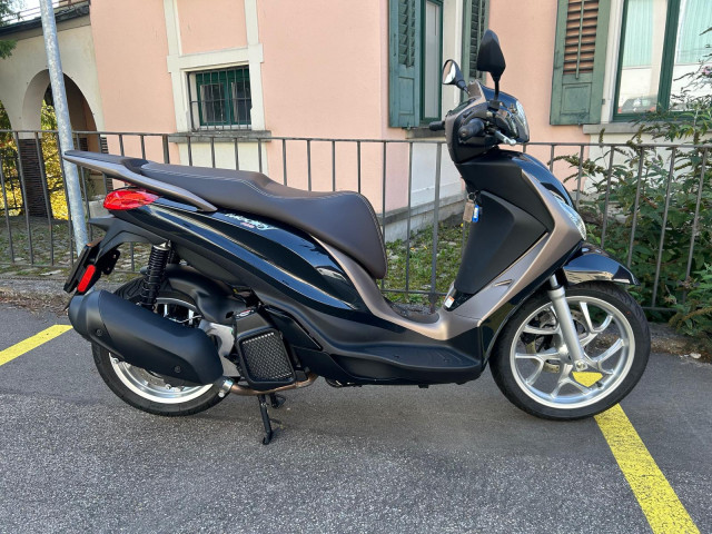 PIAGGIO Medley 125 Scooter Demo vehicle