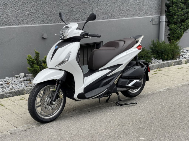 PIAGGIO Beverly 300 HPE Scooter Moto nuova