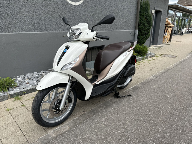 PIAGGIO Medley 125 Scooter Moto nuova