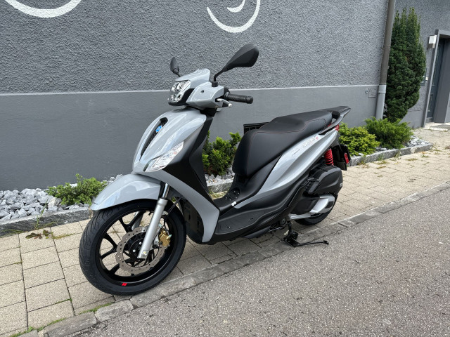 PIAGGIO Medley 125 Scooter Moto nuova