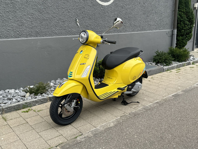 PIAGGIO Vespa Primavera 125 Scooter Demo vehicle