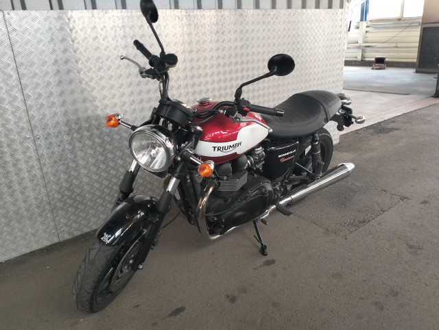 TRIUMPH Bonneville 900 Newchurch Special Edition Retro Occasion