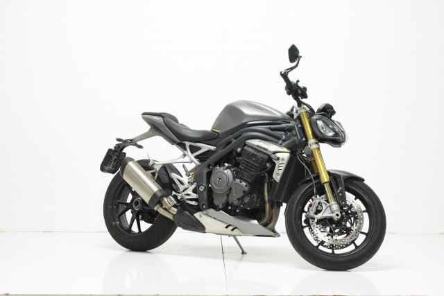 TRIUMPH Speed Triple 1200 RS Naked Used