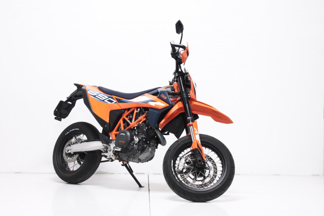 KTM 690 SMC R Supermoto Supermoto Vorführfahrzeug