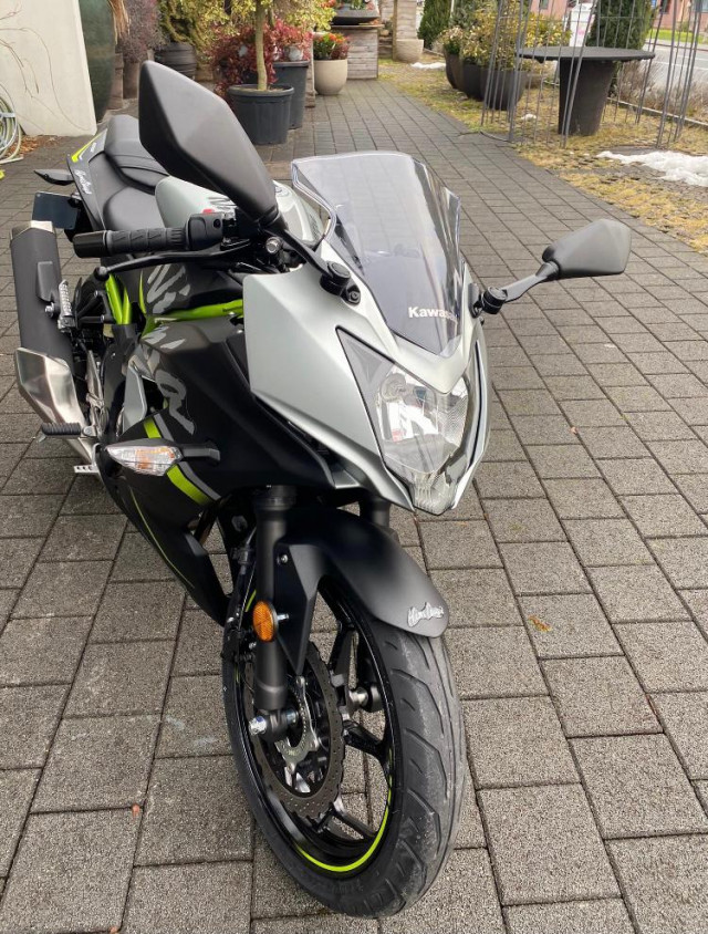 KAWASAKI Ninja 125 Sport Moto nuova