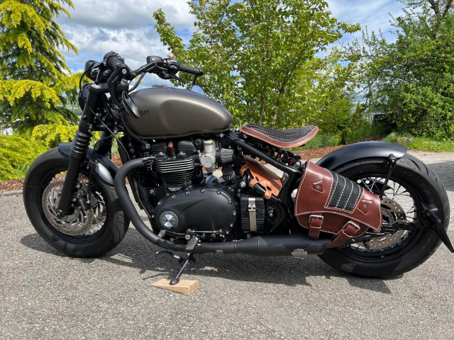 TRIUMPH Bonneville Bobber Black 1200 Retro Occasion