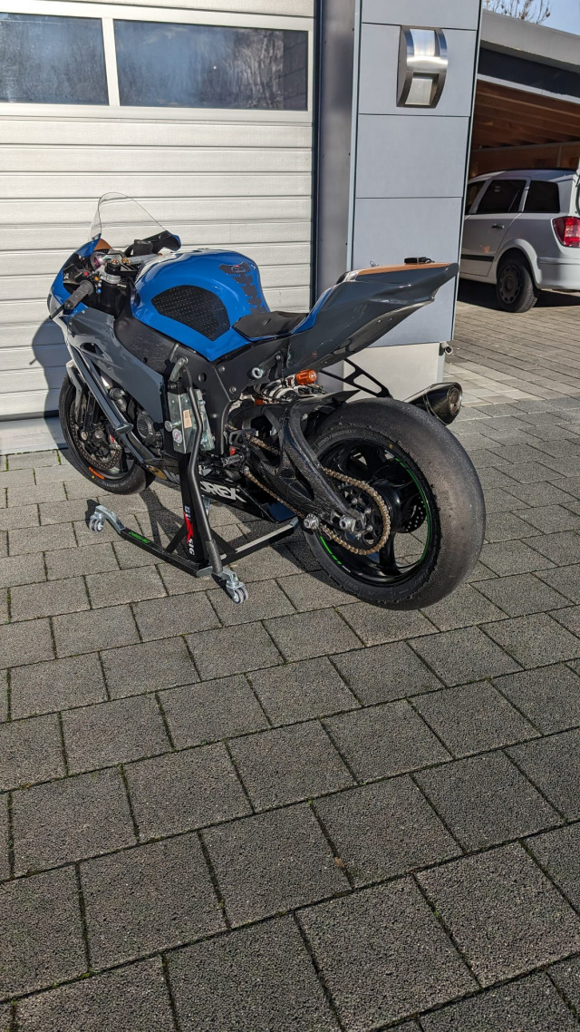 KAWASAKI Ninja ZX-10R, Sport, Occasion, CHF 17'500.- KAWASAKI Ninja ZX-10R, Sport, Occasion, CHF 17'500.-