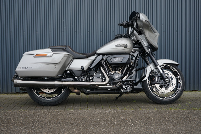 HARLEY-DAVIDSON FLHXSE 1977 CVO Street Glide 121 Touring Vorführfahrzeug