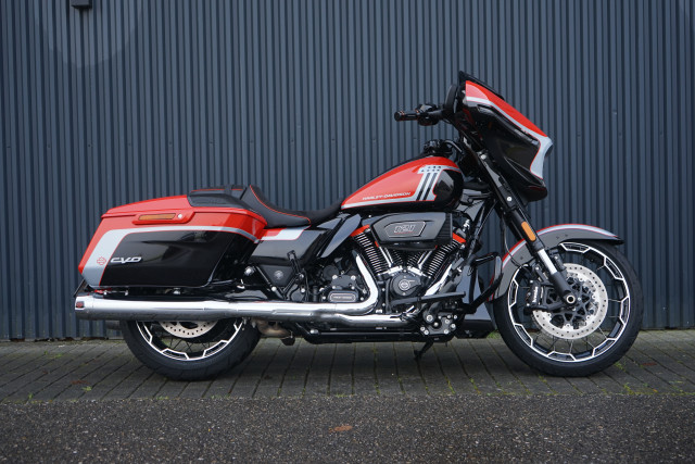 HARLEY-DAVIDSON FLHXSE 1977 CVO Street Glide 121 Touring Occasion