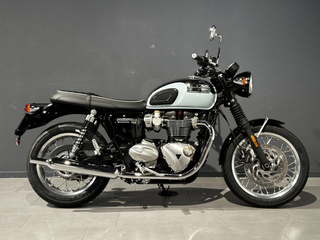 TRIUMPH Bonneville T120 Chrome Edition Retro Moto nuova