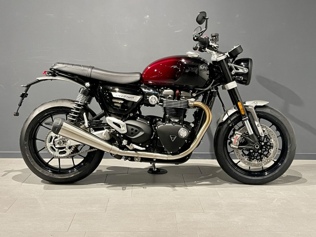 TRIUMPH Speed Twin 1200 Stealth Edition Retro Demo vehicle