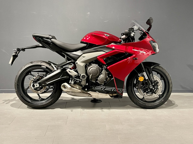 TRIUMPH Daytona 660 Sport New vehicle