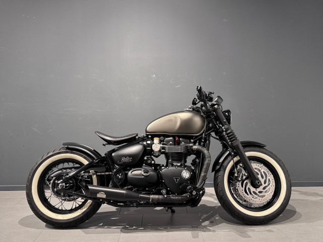 TRIUMPH Bonneville Bobber Black 1200 Retro Occasion