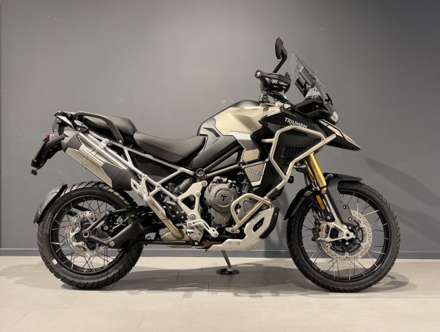 TRIUMPH Tiger 1200 Rally Explorer Enduro Registrazione di un giorno