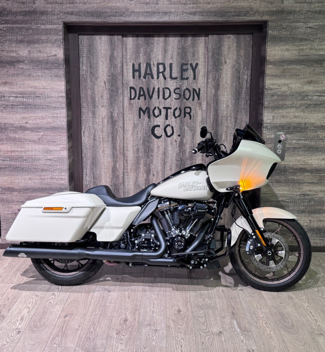 HARLEY-DAVIDSON FLTRXST 1923 Road Glide ST 117 Touring Tageseinlösung HARLEY-DAVIDSON FLTRXST 1923 Road Glide ST 117 Touring Tageseinlösung