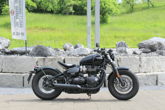 TRIUMPH Bonneville Bobber Black 1200 Retro Occasion