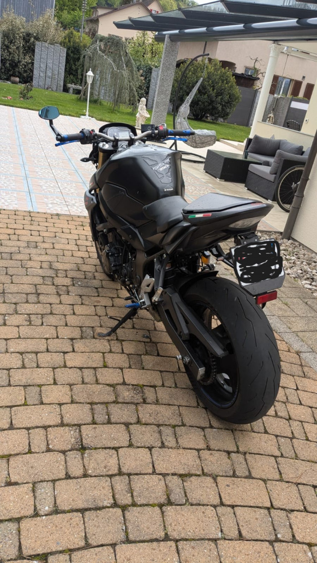 SUZUKI GSR 750 A/U Naked Usato