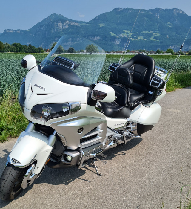 HONDA GL 1800 Gold Wing Deluxe Touring Occasion