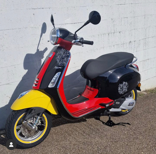 PIAGGIO Vespa Primavera 125 Disney Mickey Mouse Edition Roller Occasion