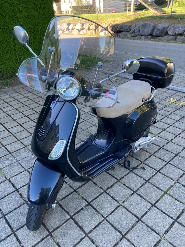 PIAGGIO Vespa LX4 125 Roller Occasion