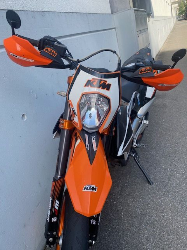 KTM 690 SMC R Supermoto Supermoto Neufahrzeug KTM 690 SMC R Supermoto Supermoto Neufahrzeug