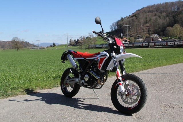 FANTIC MOTOR XMF 125 Supermoto Moto nuova