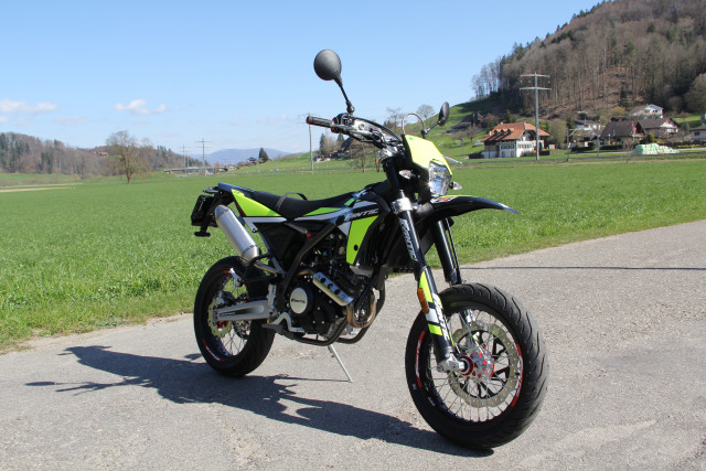 FANTIC MOTOR XMF 125 Supermoto Moto nuova