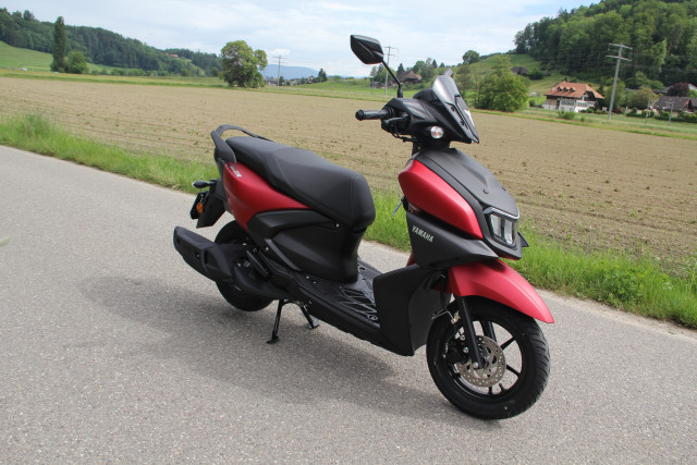 YAMAHA LCG 125 RayZR Scooter Moto neuve