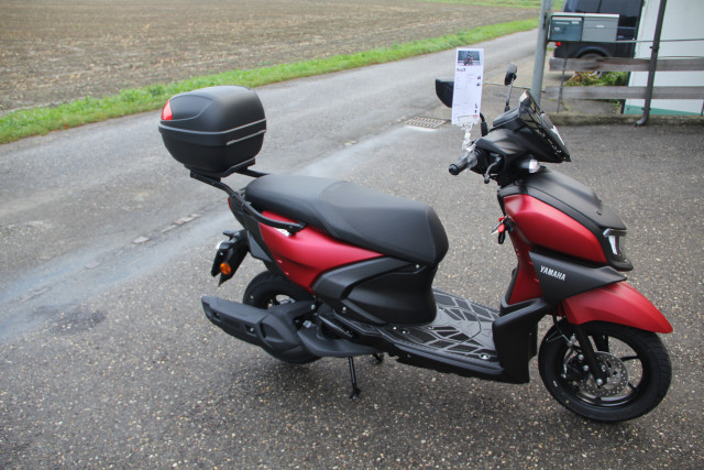 YAMAHA LCG 125 RayZR Roller Neufahrzeug