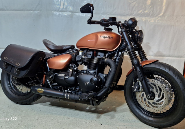 TRIUMPH Bonneville Bobber Black 1200 Retro Occasion