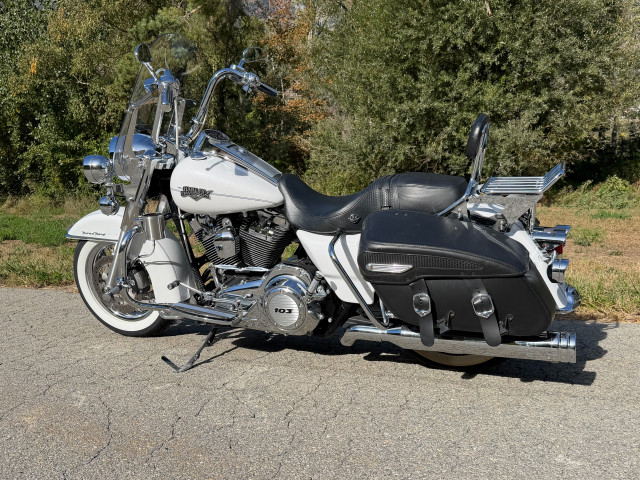 HARLEY-DAVIDSON FLHRC 1690 Road King Classic Touring Occasion HARLEY-DAVIDSON FLHRC 1690 Road King Classic Touring Occasion
