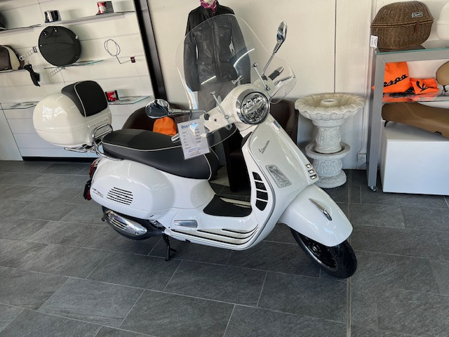 PIAGGIO Vespa GTS 300 HPE Super Sport Roller Occasion