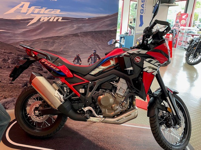 HONDA CRF 1100 L Africa Twin Grand Prix Red Enduro Registrazione di un giorno