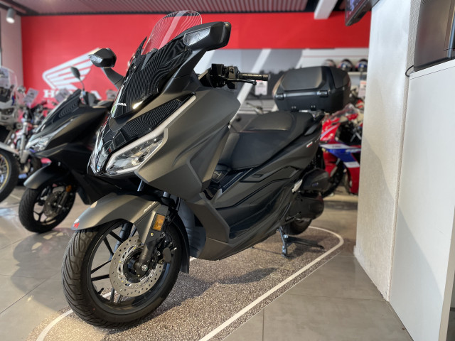 HONDA NSS 125 Forza Smart Top Case Scooter Used