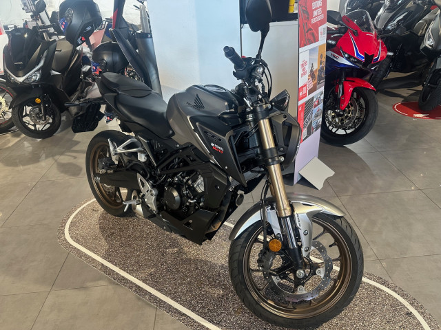 HONDA CB 125 R Naked Occasion