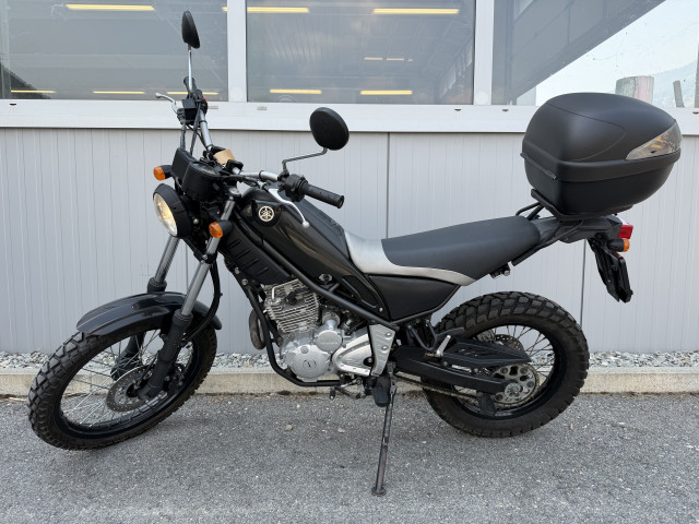 YAMAHA XG 250 Tricker