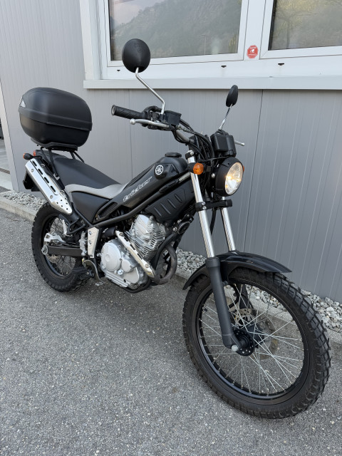 YAMAHA XG 250 Tricker