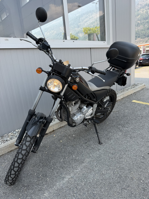 YAMAHA XG 250 Tricker