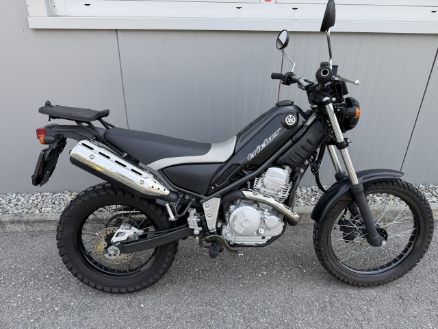 YAMAHA XG 250 Tricker