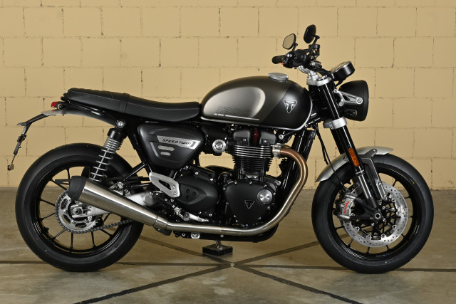 TRIUMPH Speed Twin 1200 Retro Moto nuova