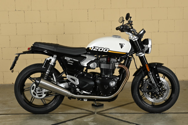 TRIUMPH Speed Twin 1200 Retro Neufahrzeug