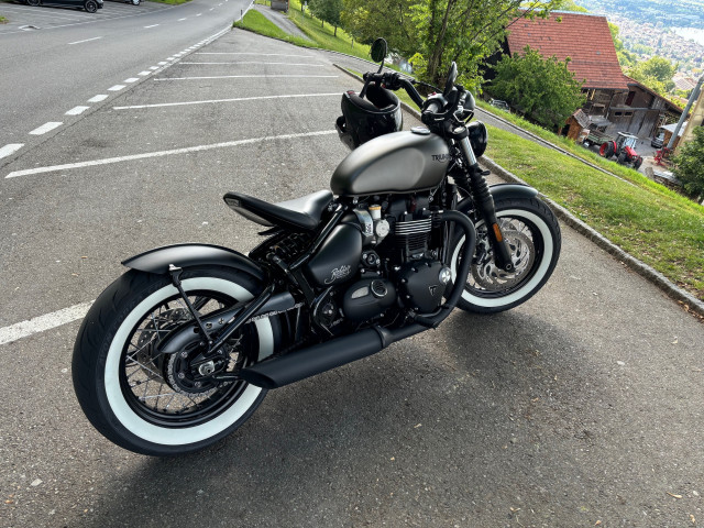 TRIUMPH Bonneville Bobber Black 1200 Retro Usato