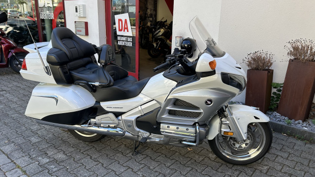 HONDA GL 1800 Gold Wing Touring Used