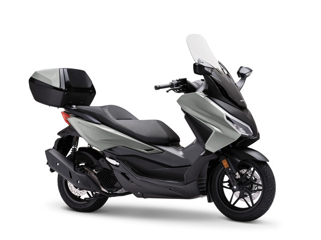 HONDA NSS 125 Forza Smart Top Box Roller Neufahrzeug