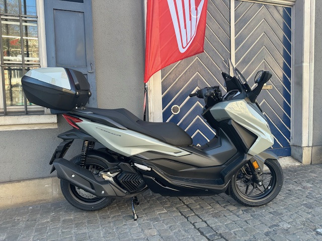HONDA NSS 125 Forza Smart Top Box Roller Neufahrzeug