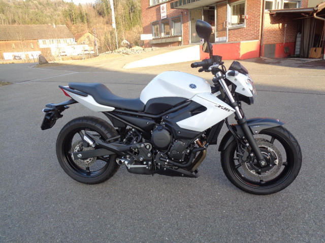 YAMAHA XJ 6 N Naked Usato