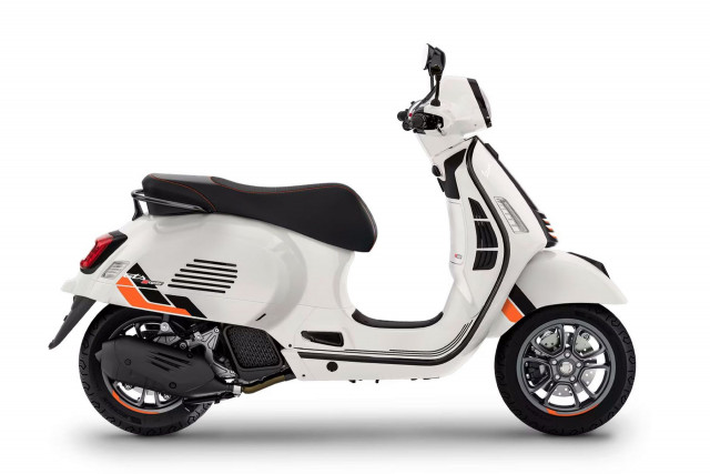 PIAGGIO Vespa GTS 125 Roller Neufahrzeug PIAGGIO Vespa GTS 125 Roller Neufahrzeug