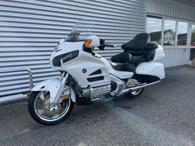 HONDA GL 1800 Gold Wing Deluxe Touring Used