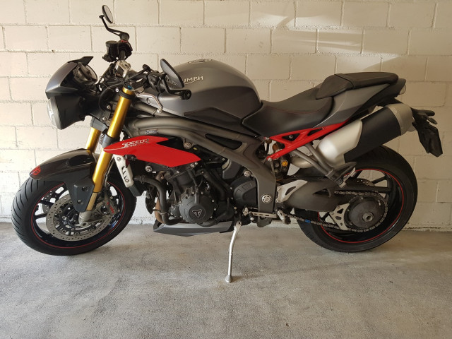 TRIUMPH Speed Triple 1050 R Naked Used